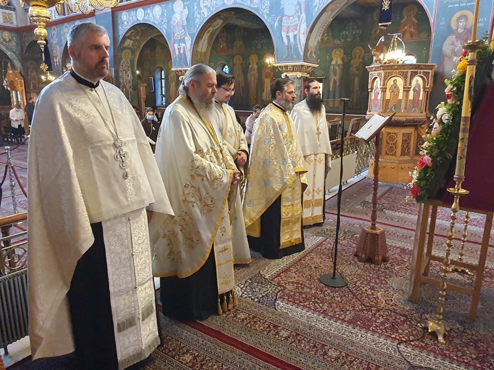 Η ΑΚΟΛΟΥΘΙΑ ΤΟΥ ΑΚΑΘΙΣΤΟΥ ΥΜΝΟΥ ΣΤΟΝ ΜΗΤΡΟΠΟΛΙΤΙΚΟ ΙΕΡΟ ΝΑΟ ΑΓΙΟΥ ΝΙΚΟΛΑΟΥ ΚΑΙΣΑΡΙΑΝΗΣ